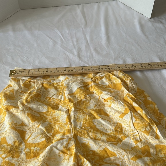Monteau High Waist Yellow and White Patterned Shorts - Picture 3 of 7